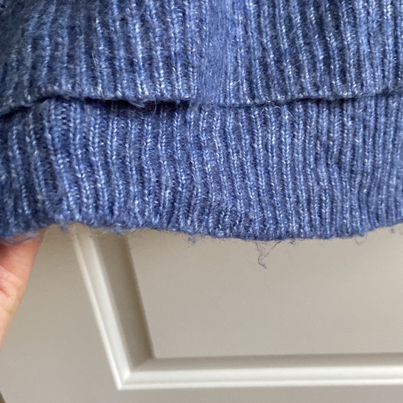 TAHARI wool blend v-neck sweater in size L - Picture 4 of 7